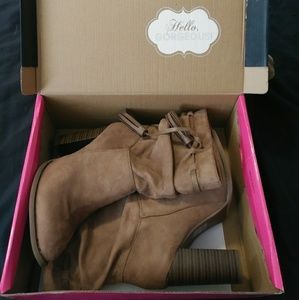 Brand new tan tassle boots